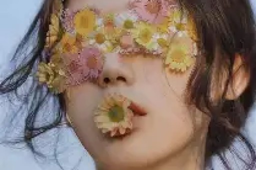 内娱女演员深夜溜进KTV陪酒姿态放低到尘埃