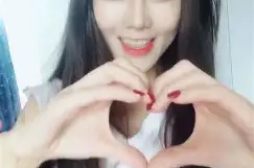 知名网红坑骗粉丝穿真货卖假货被曝光后解释自己是不小心的